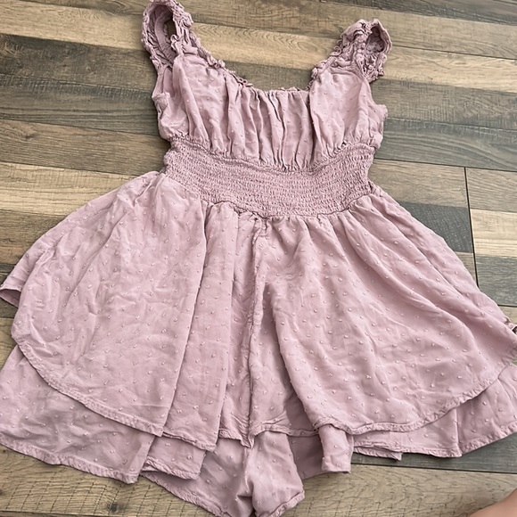 Urban Outfitters Rosie smocked tiered ruffle romper in lilac size medium - Picture 7 of 12